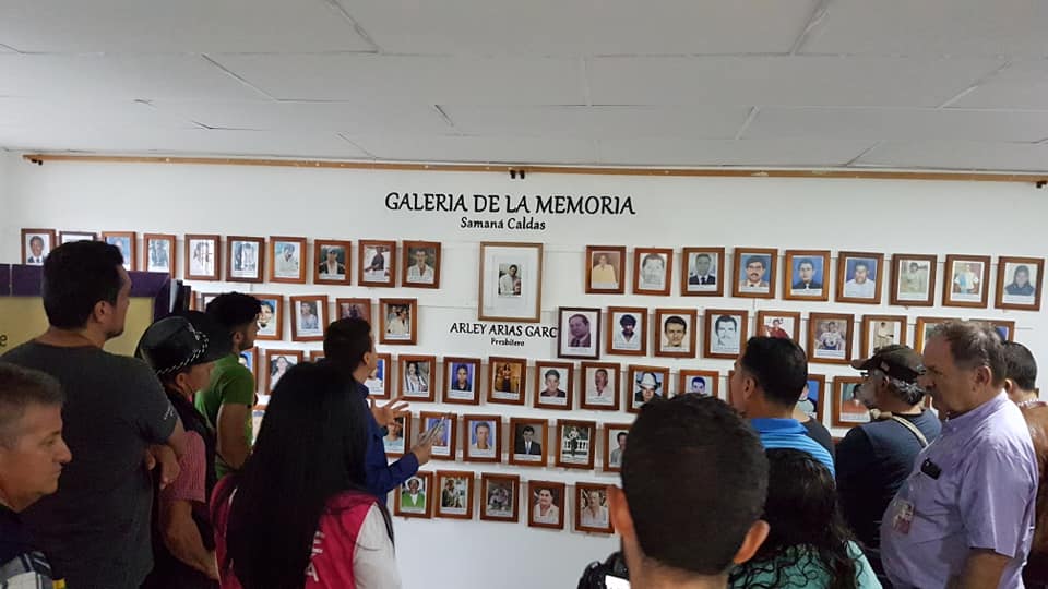 HOMENAJE A LAS V�CTIMAS DEL CONFLICTO EN SAMAN�