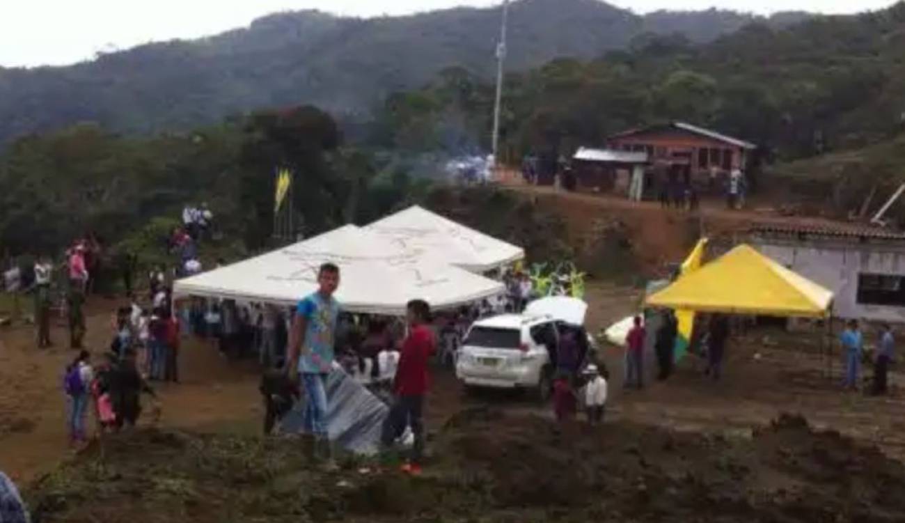 L�DER DE LA VEREDA EL CONGAL ASEGURAN QUE HAY PRESENCIA DE PARAMILITARES