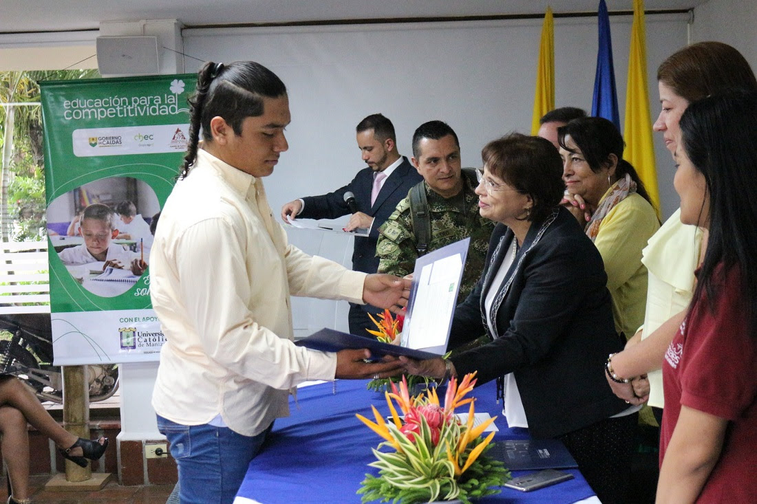 329 J�VENES DEL CAMPO EN CALDAS SE GRADUARON DEL PROYECTO UNIVERSIDAD EN EL CAMPO