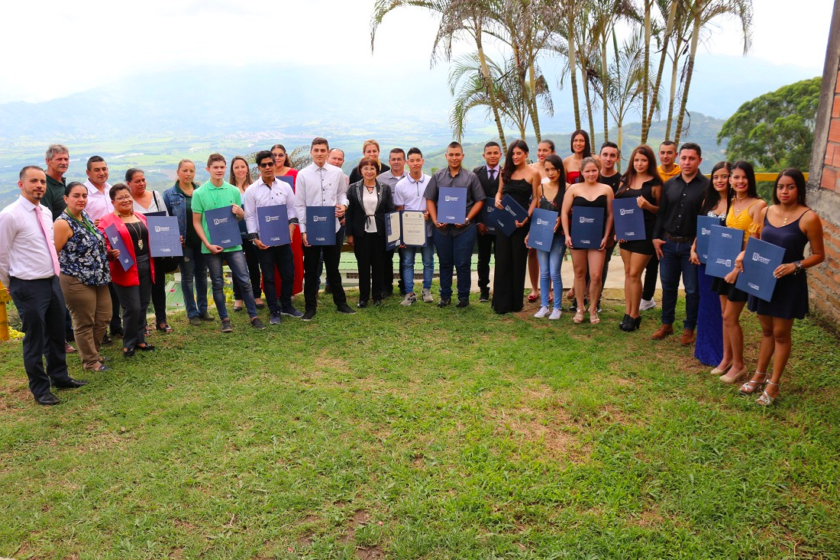 329 J�VENES DEL CAMPO EN CALDAS SE GRADUARON DEL PROYECTO UNIVERSIDAD EN EL CAMPO
