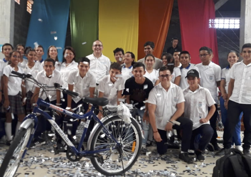 CONFA Y FUNDACI�N POSTOB�N ENTREGARON BICICLETAS EN CALDAS