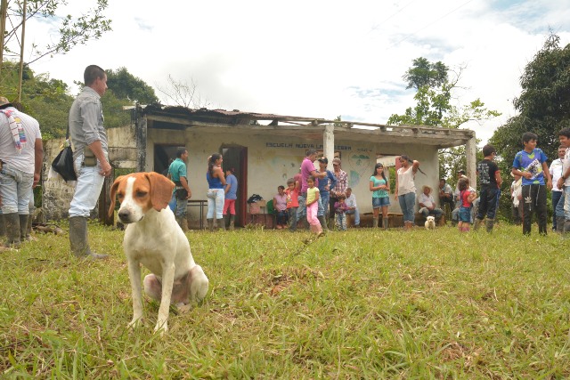 APLAUSOS: VEREDA SAN RAFAEL DE SAMAN� RECUPER� SU ESCUELA