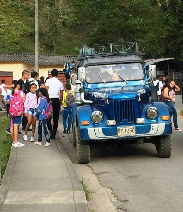 TRANSPORTE ESCOLAR EN CALDAS, UNOS MUNICIPIOS COMO SAMAN� A TIEMPO Y OTROS PEGADOS