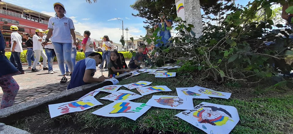 PINTANDO NUESTROS S�MBOLOS PATRIOS