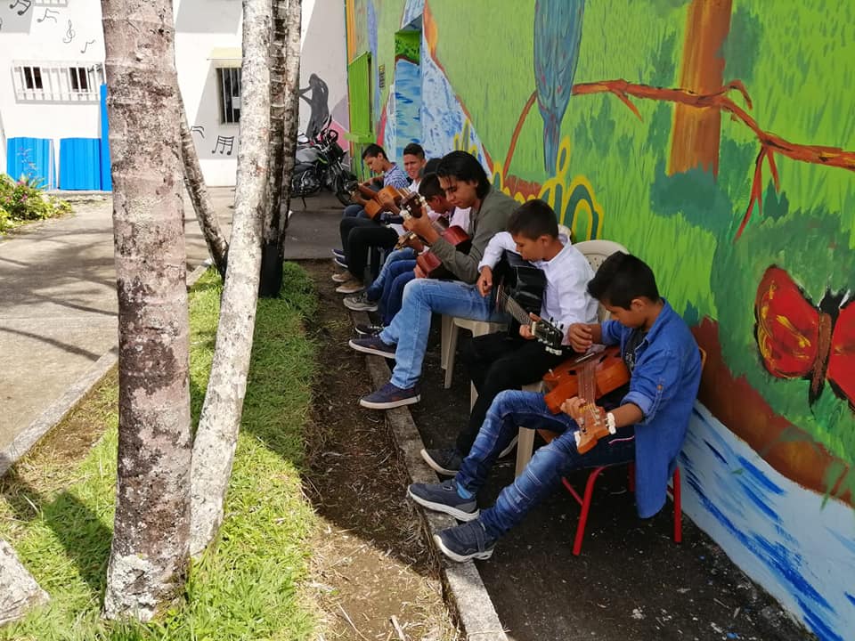 ESCUELA DE FORMACI�N MUSICAL