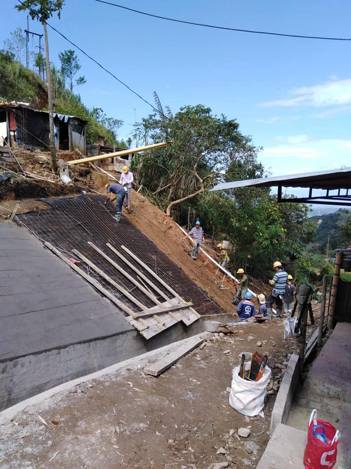 canalizaci�n y construcci�n de pantalla sector la planta