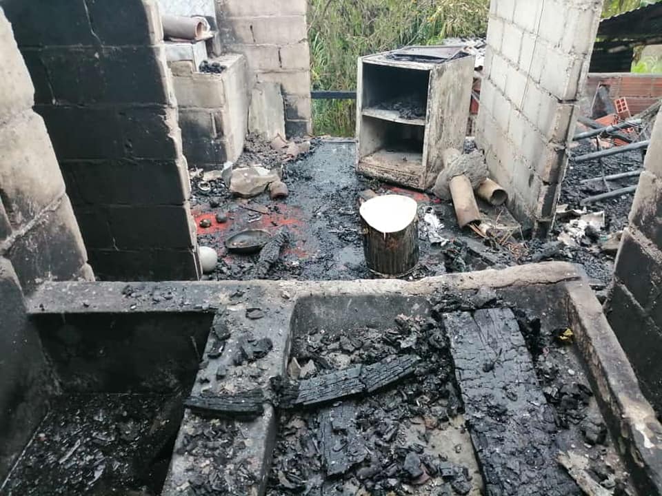 INCENDIO EN SECTOR LA PLATA LUGAR LA ESPERANZA
