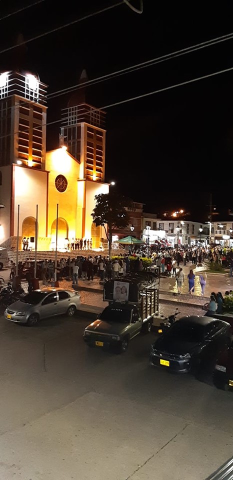 ORACI�N COMUNITARIA EN LA PLAZA PRINCIPAL CAMPA�A ELECTORAL PARA LA ALCALD�A 