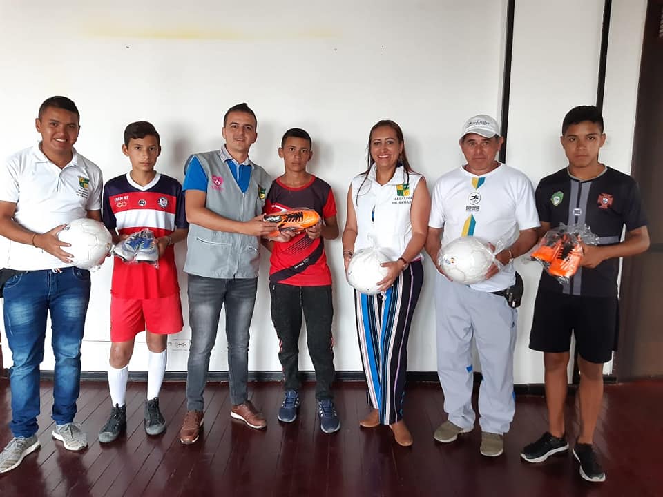 DOTACI�N EN GUAYOS Y BALONES PARA LAS ESCUELAS DE FORMACI�N DE CATEGOR�A JUVENIL DE F�TBOL.