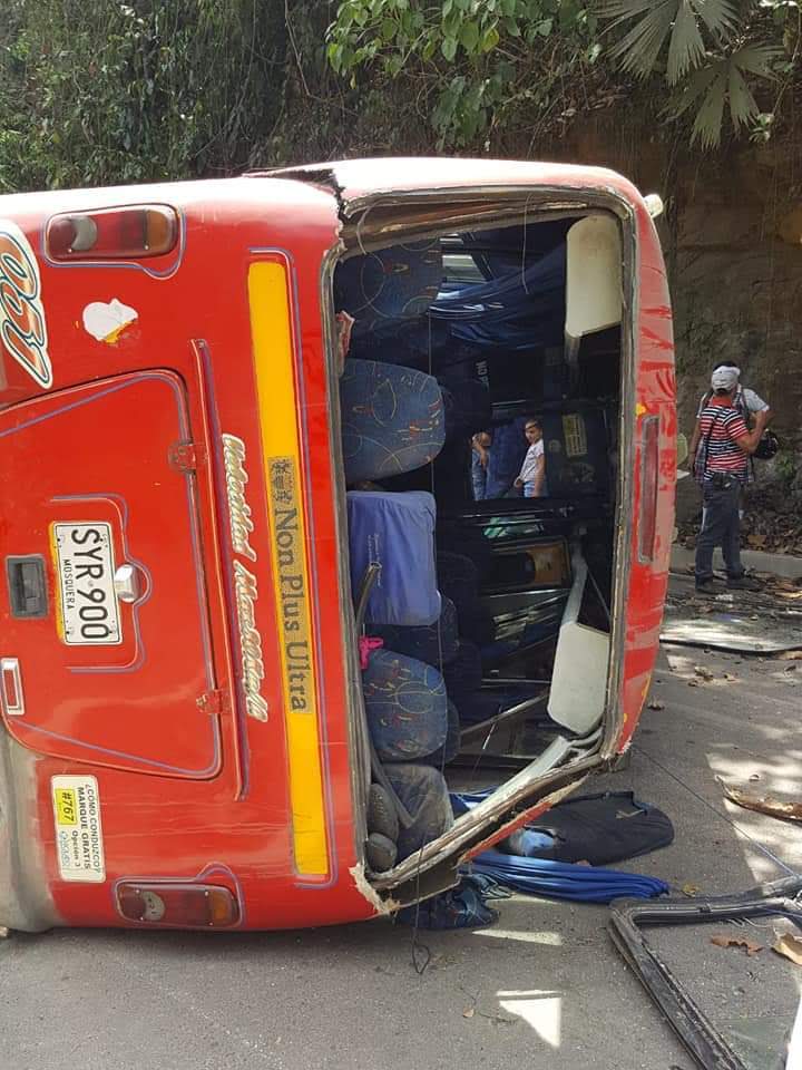 BUS DE R�PIDO TOLIMA VIA FLORENCIA SE VOLTEA
