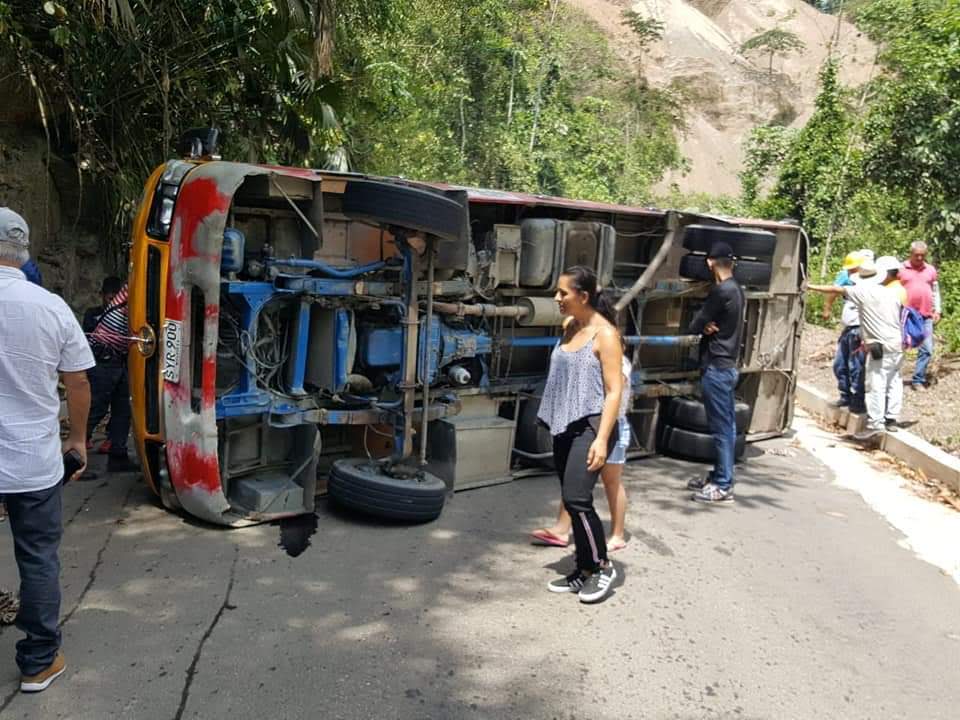 BUS DE R�PIDO TOLIMA VIA FLORENCIA SE VOLTEA