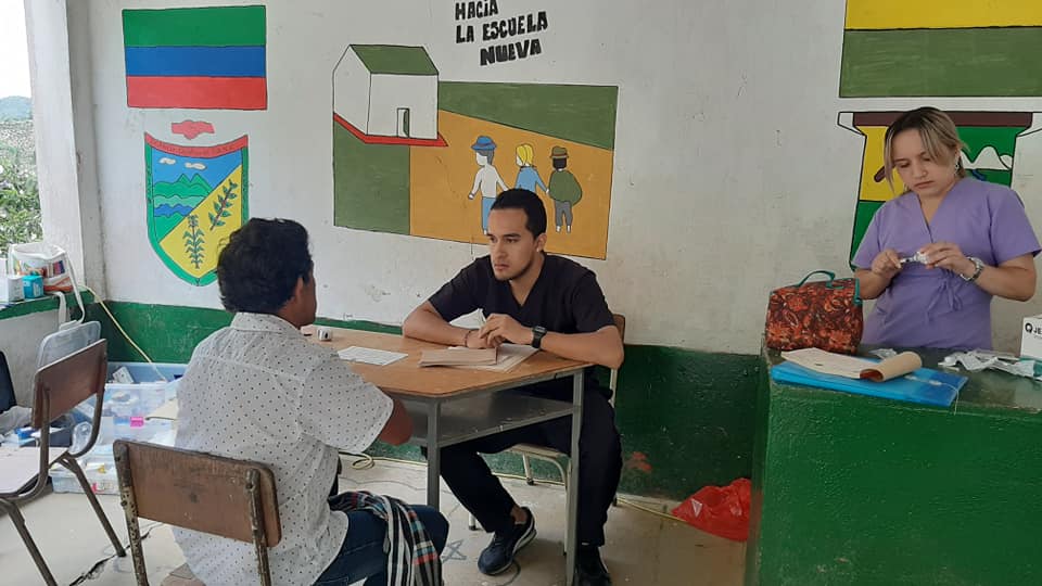 LA VEREDA EL DORADO LA BRIGADA DE SALUD CONTANDO CON LOS SERVICIOS DE CONSULTA POR MEDICINA GENERAL
