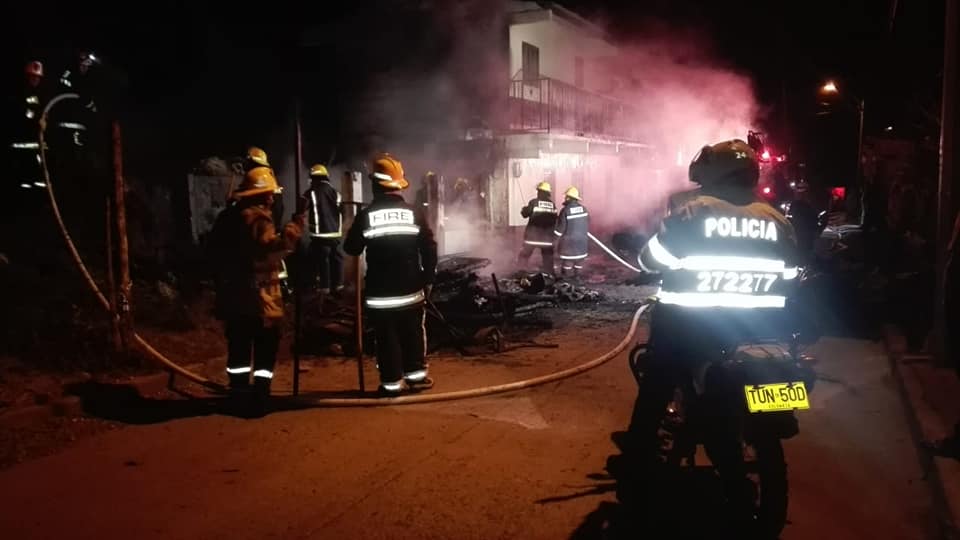 INCENDIO CASA ABANDONADA SECTOR TALLERES SALIDA A PENSILVANIA