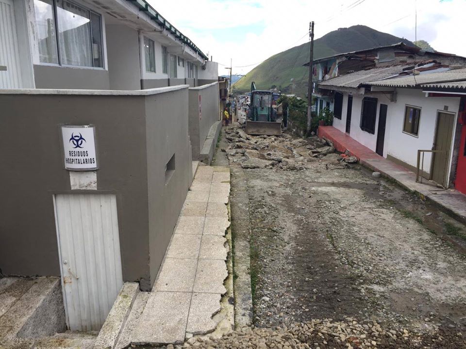 PAVIMENTACI�N DE LA CALLE DEL HOSPITAL EN NUESTRO CORREGIMIENTO DE FLORENCIA