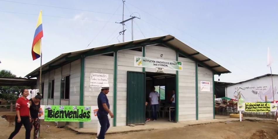 EL PUEBLO QUE SUFRI� A LOS PARASMILITARES Y AHORA RENACE DE LAS CENIZAS