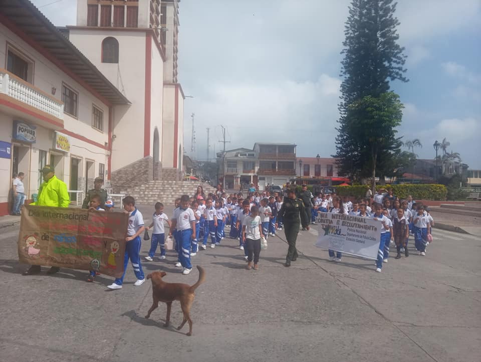 DIA DE LAS MANOS ROJAS