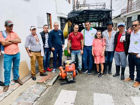 ENTREGA MOTO-BOMBA A LA COMUNIDAD DE LA VEREDA MONTE BELLO