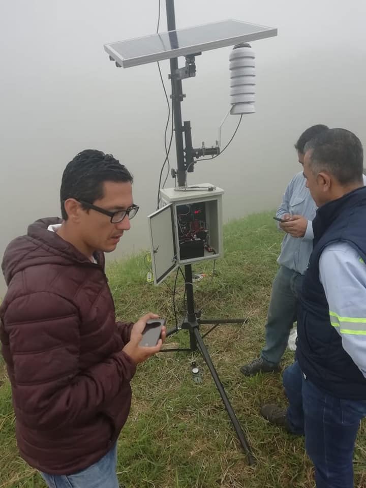 INSTALAN ANTENA QUE PERMITIR� MONITOREAR LA PRECIPITACION, TEMPERATURA, RADIACI�N, HUMEDAD DEL SUELO