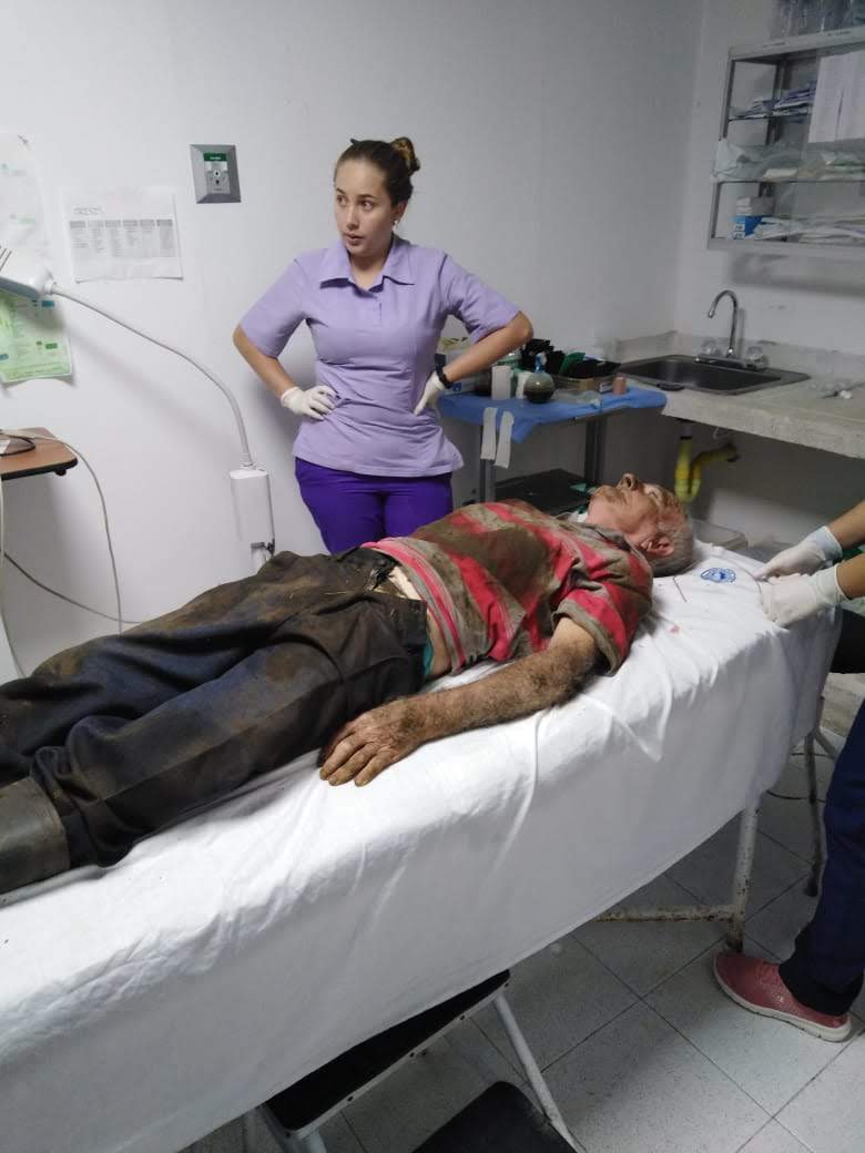 BOMBEROS RESCATA A UN ADULTO MAYOR