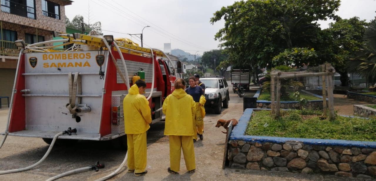 CUERPO DE BOMBEROS REALIZANDO DESINFECCI�N EN BERLIN