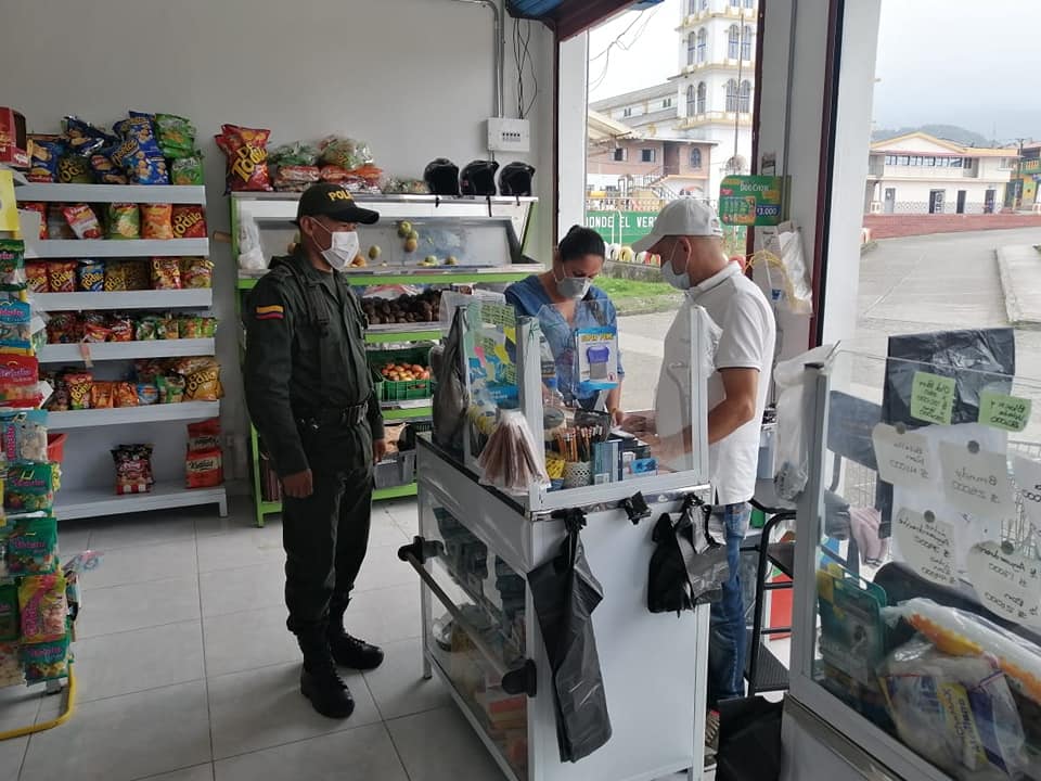 LA CORREGIDURIA DE FLORENCIA Y SUB ESTACI�N DE POLIC�A, REALIZARON VISITA A SUPERMERCADOS 