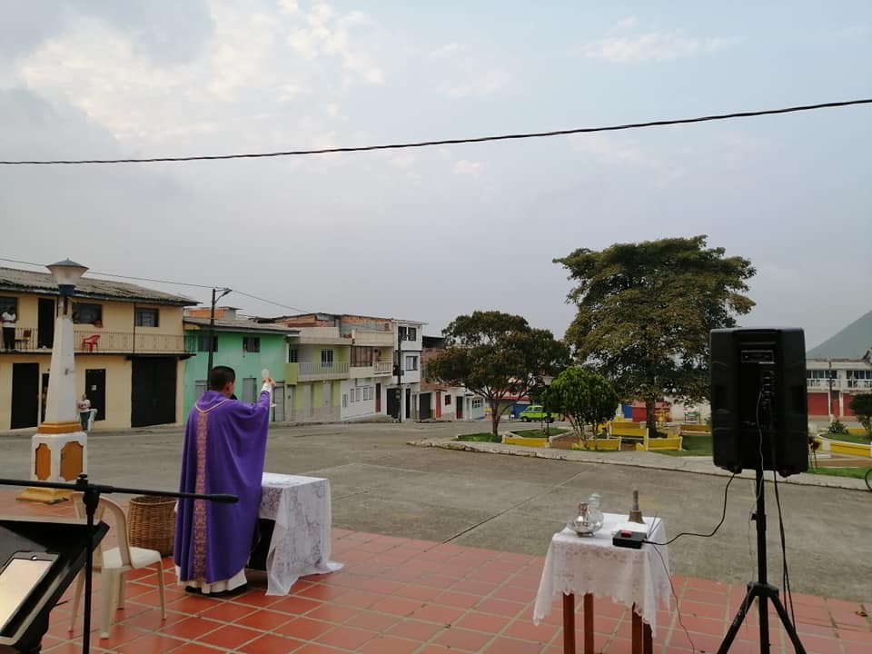 ORACI�N Y CAMPA�A DE RECOLECCI�N DE OFRENDAS EN FLORENCIA