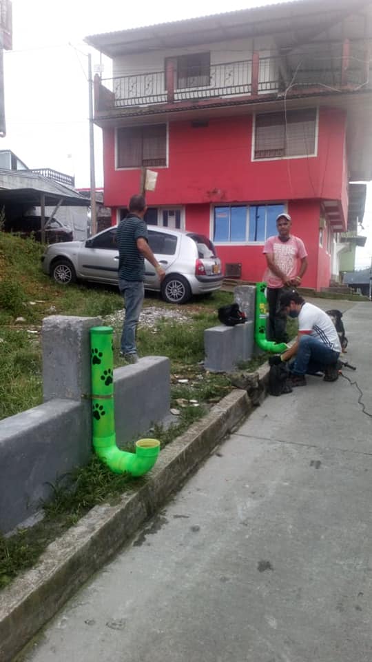 BEBEDEROS Y COMEDEROS PARA ANIMALES DE CALLE