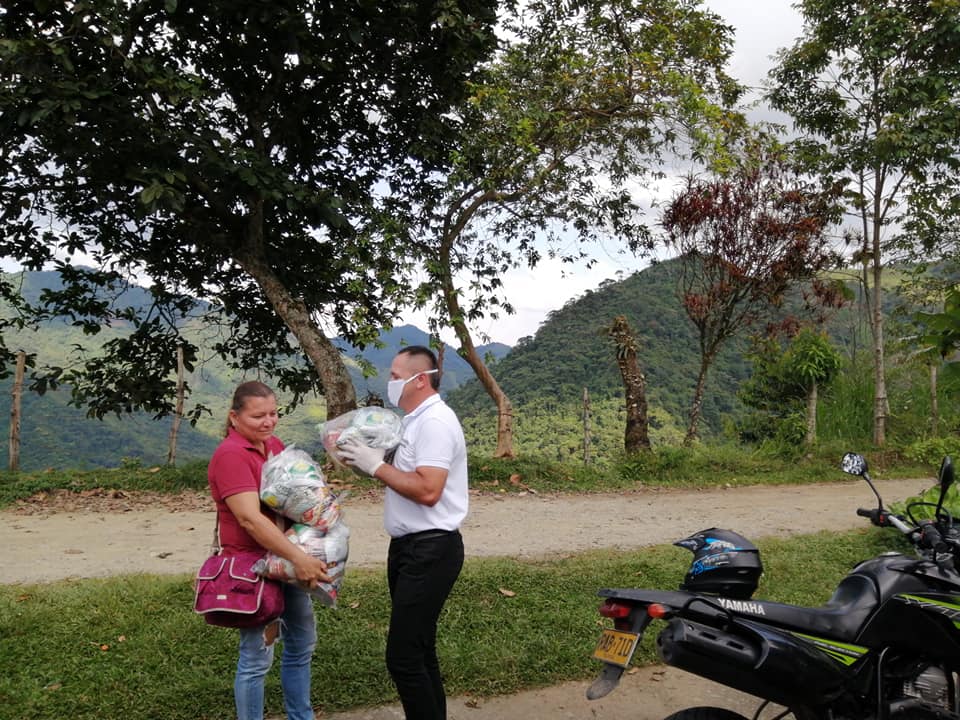 LOS BONOS DE ALIMENTACI�N A NUESTRAS FAMILIAS INISTITUCI�N EDUCATIVA LA PALMA