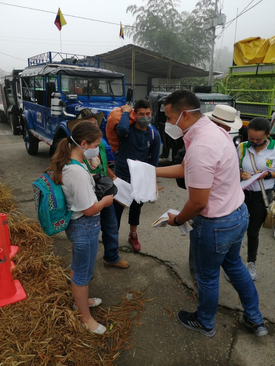 REFRIGERIO Y UN EXCLUSIVO PONCHO PARA NUESTROS CAMPESINOS
