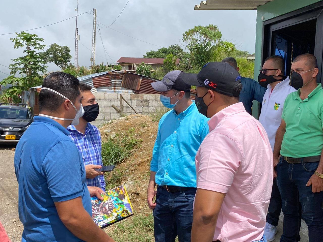 CONSTRUCCI�N DE LAS REDES DE ACUEDUCTO Y ALCANTARILLADO LA PLAZUELA