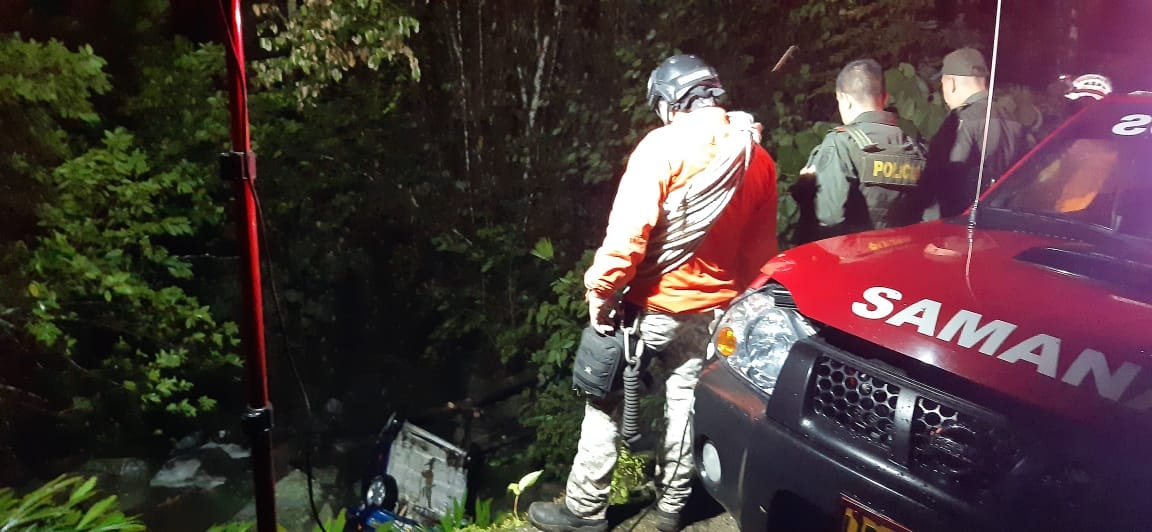 VOLCAMIENTO VEH�CULO  EN LOS CHORROS DE LA MIEL