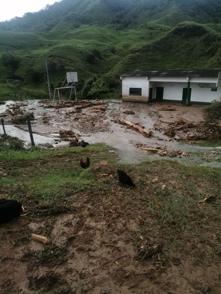 VENDAVALES HURACANADOS GENERAN INUNDACIONES EN SAMAN�
