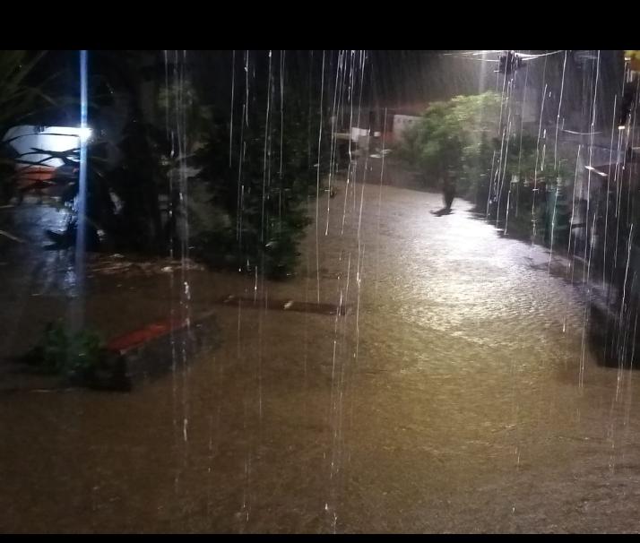 VENDAVALES HURACANADOS GENERAN INUNDACIONES EN SAMAN�