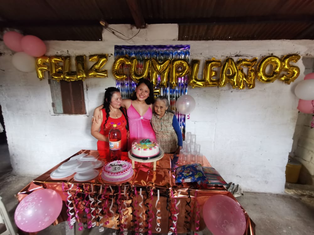 CELEBRACI�N DE LOS 15 A�OS DE LA SE�ORITA ANDREA DEL PILAR P�REZ CONTRERAS