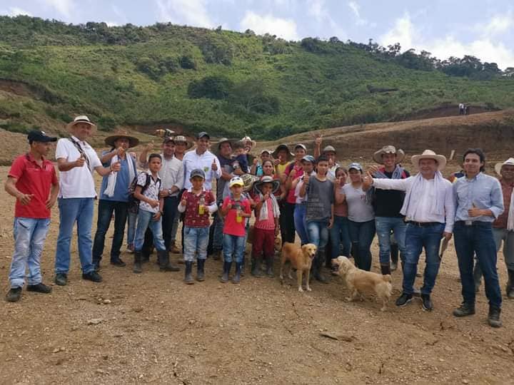 LA COMUNIDAD VEREDA ALEJANDRIA RECOLECTA SIETE MILLONES PARA INTERCONECTAR LAS VEREDAS
