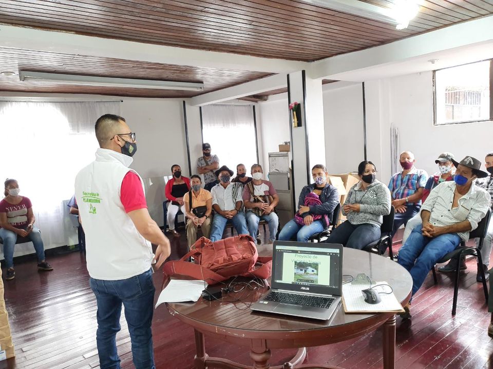 SOCIALIZA PROYECTO DE VIVIENDA PARA 17 FAMILIAS EN ZONA RURAL