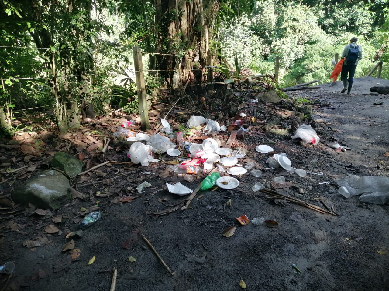 EL ECOTURISMO EN NUESTROS R�OS, LLENOS DE BASURA  POR LA IRRESPONSABILIDAD DE SUS VISITANTES