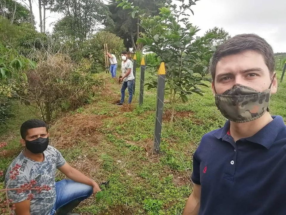 SIEMBRA DE �RBOLES EN INMEDIACIONES DEL CENTRO CULTURAL DE SAMAN�