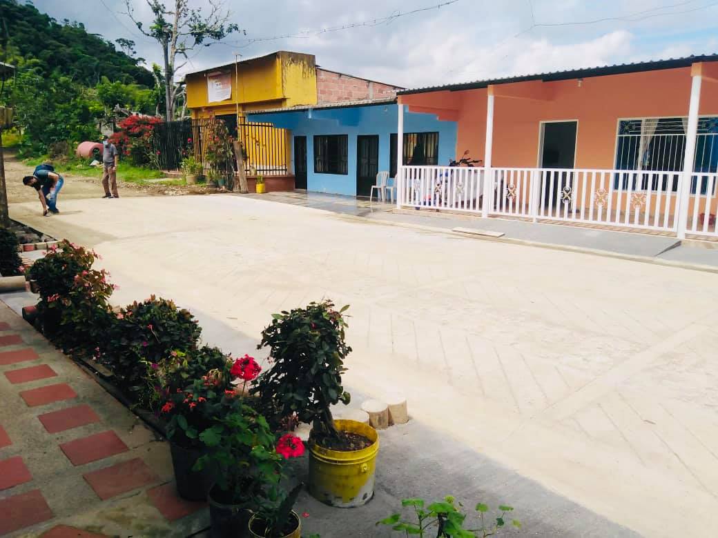 CORREGIMIENTO DE BERL�N CULMINAMOS OBRA VIAL