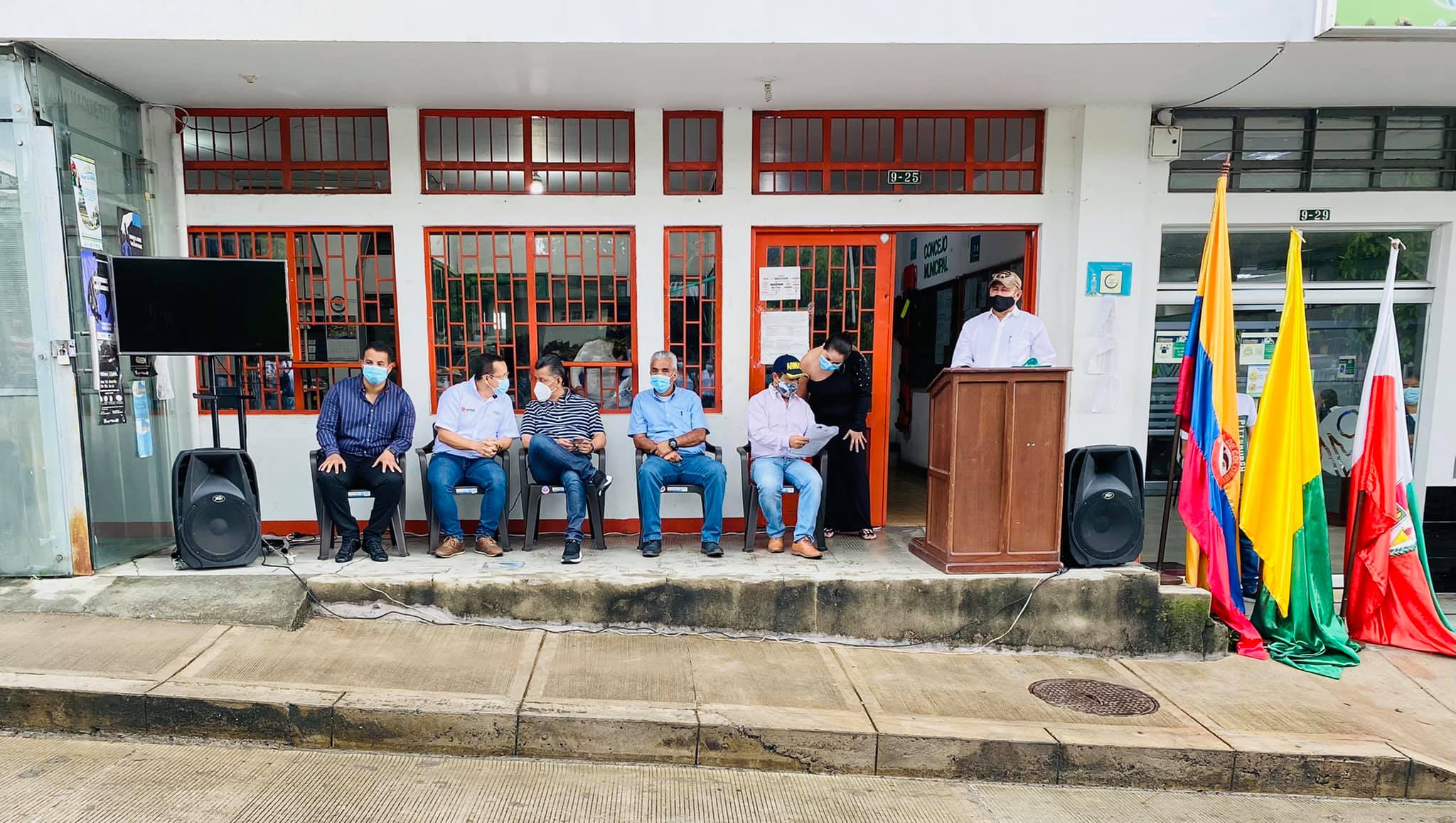 GOBERNADOR DEL TOLIMA OFICIALIZA PAVIMENTACI�N ENTRE MARIQUITA Y LA VICTORIA