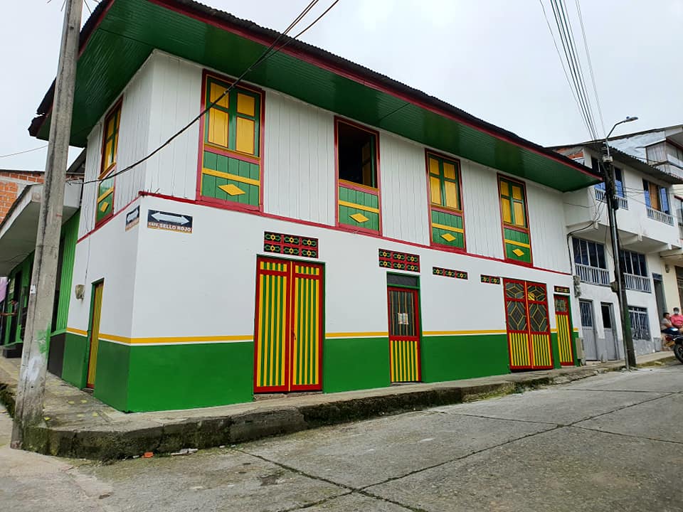 REVIVIENDO LA ARQUITECTURA DE LA COLONIZACI�N ANTIOQUE�A