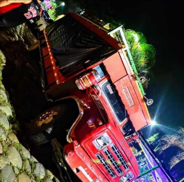 UN FALLECIDO Y TRES HERIDOS POR DESCARGA EL�CTRICA EN PUEBLO NUEVO (PENSILVANIA)