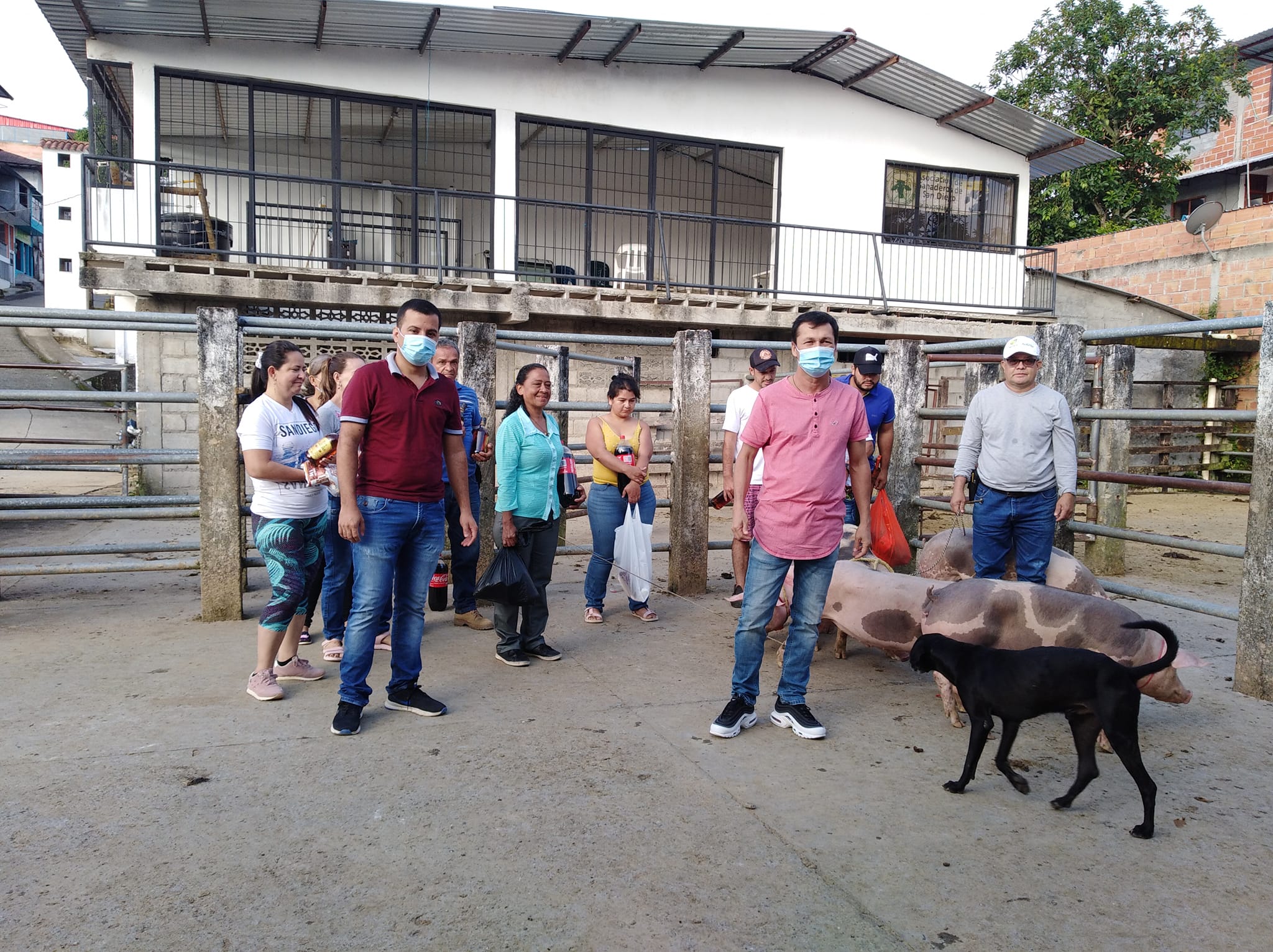 COMPARTI� UN MARRANO PARA CADA UNO DE SECTORES PARTICIPANTE EN SAN DIEGO