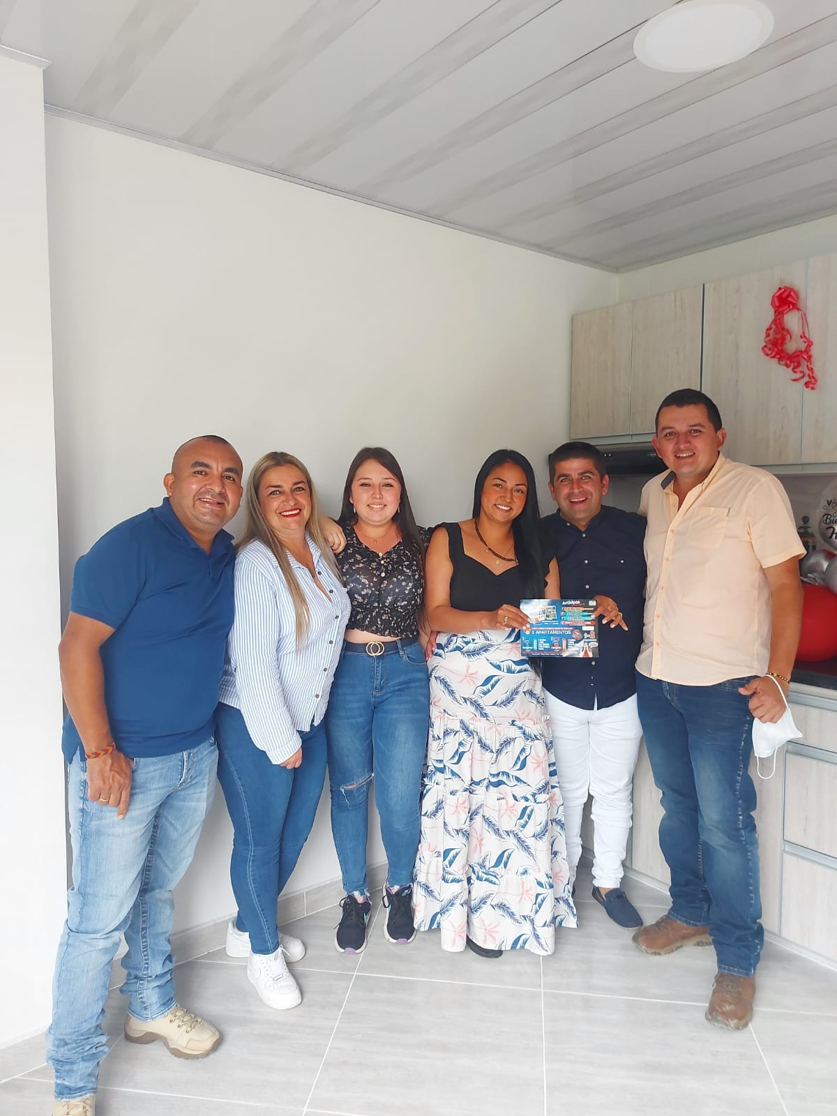 SANDRA MILENA PE�A FELIZ GANADORA DE ESTE LUJOSO APARTAMENTO Y UN MERCADO DE 400 MIL POR 12 MESES