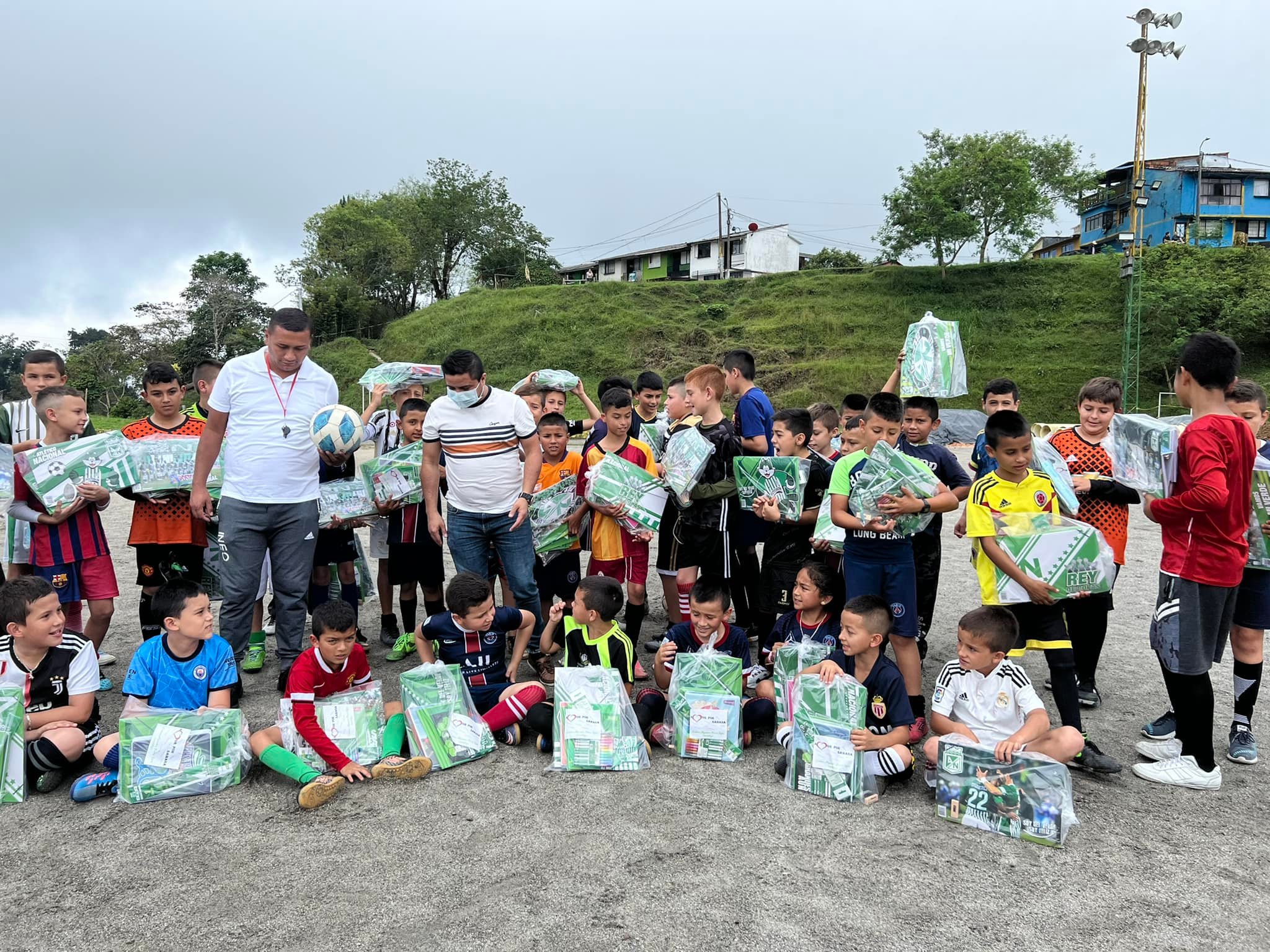  KIT ESCOLARES AL ENTRENAMIENTO DE SEMILLEROS DEPORTIVOS 