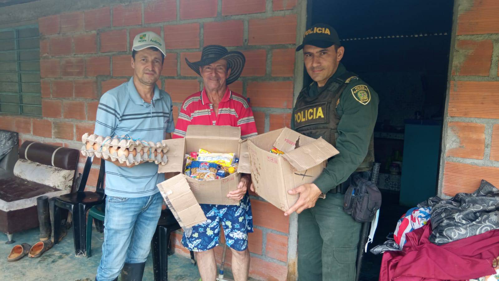 FUERTE DESLIZAMIENTO DE TIERRA EN DOS VIVIENDAS DE LA VEREDA LA SONRISA.