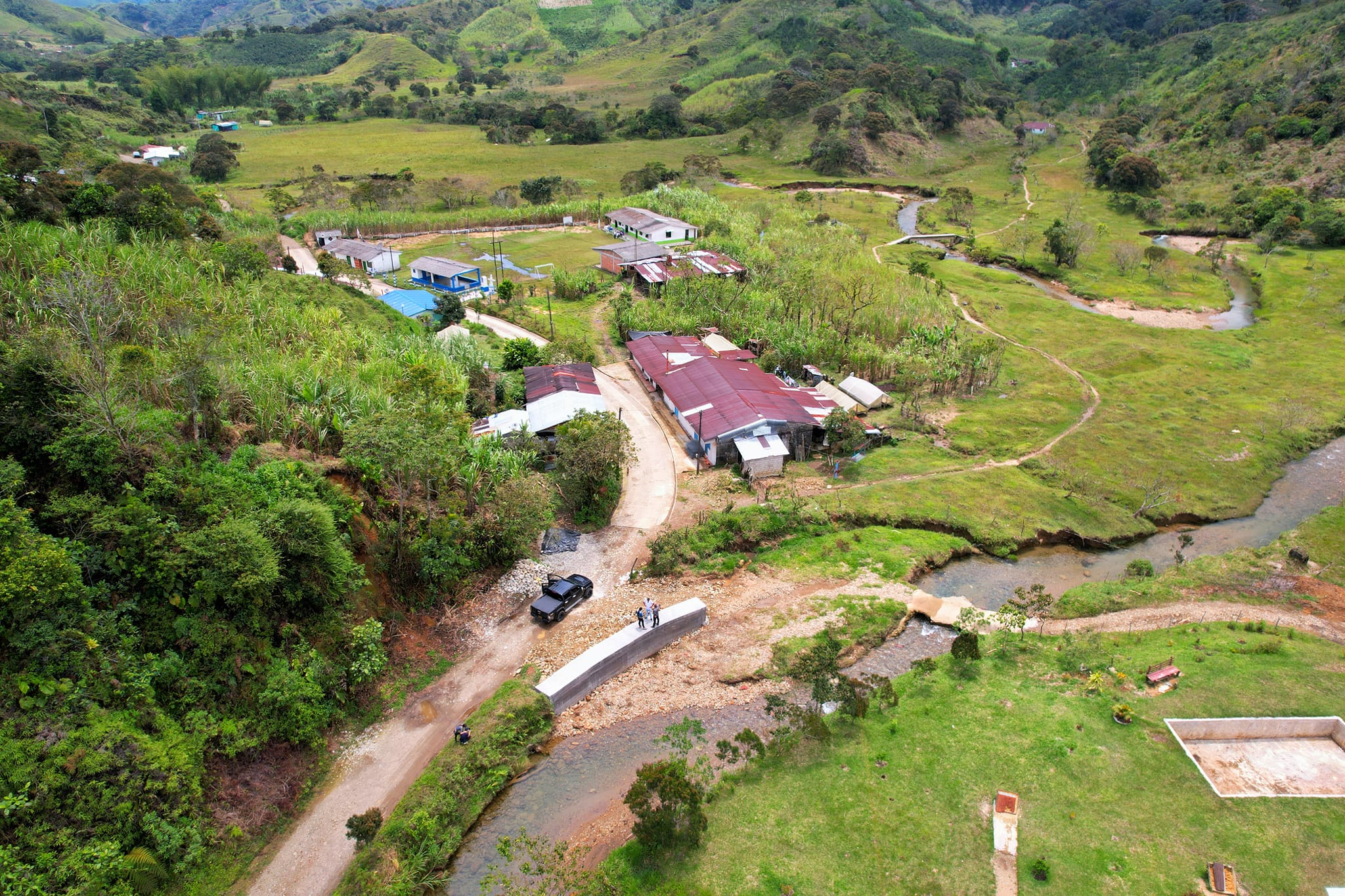 MURO GAVI�N QUE CONSTRUIMOS EN LA VEREDA LA ESMERALDA