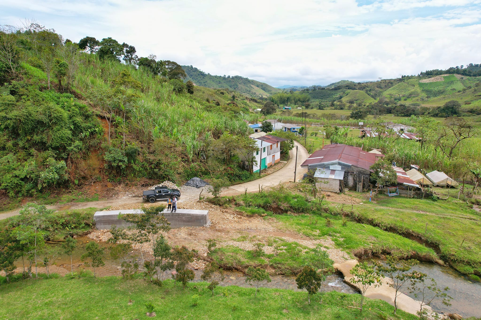 MURO GAVI�N QUE CONSTRUIMOS EN LA VEREDA LA ESMERALDA