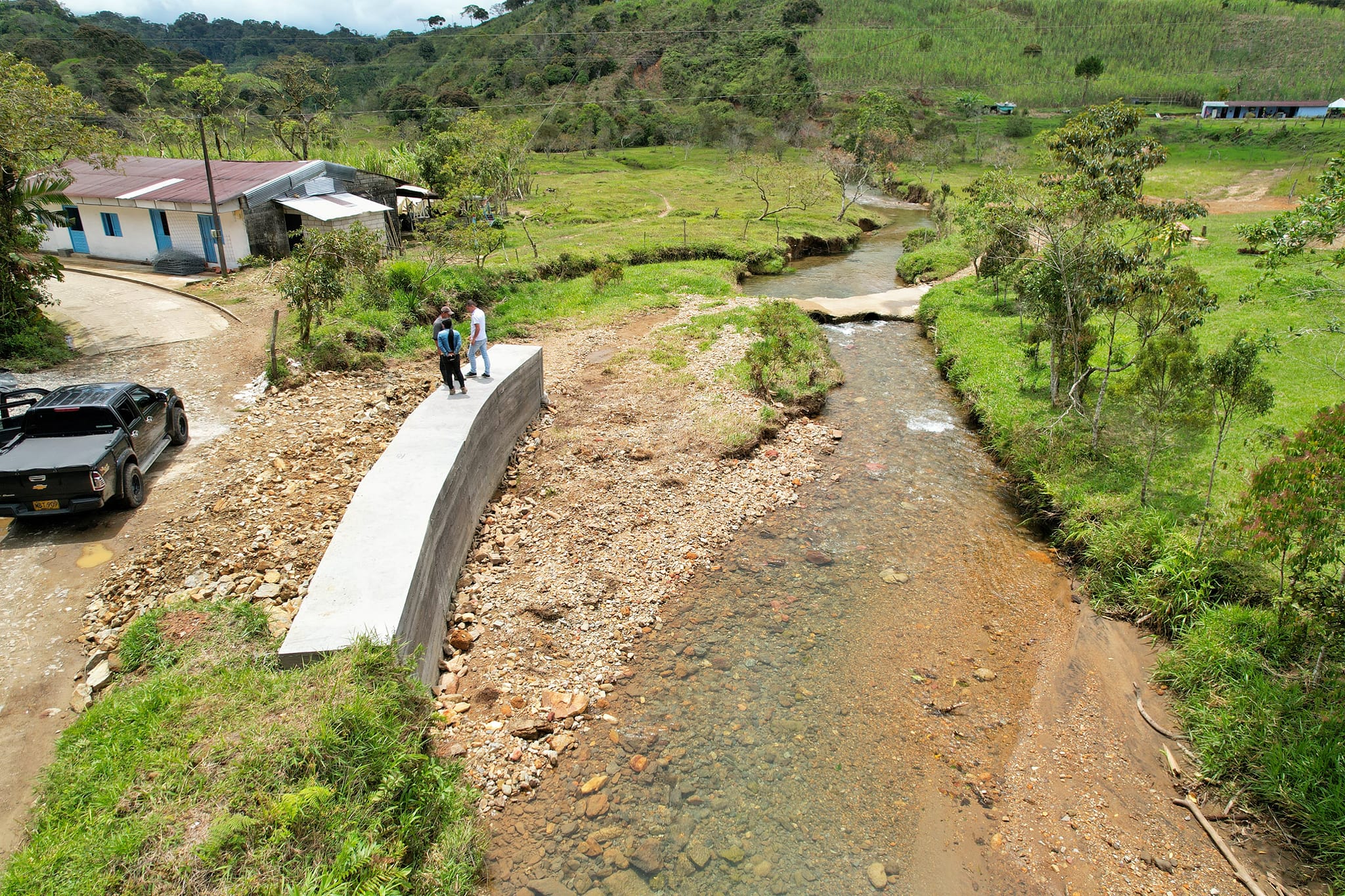 MURO GAVI�N QUE CONSTRUIMOS EN LA VEREDA LA ESMERALDA