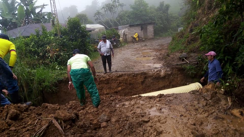 SE ATENDI� EL COLAPSO V�A VEREDA CALIFORNIA